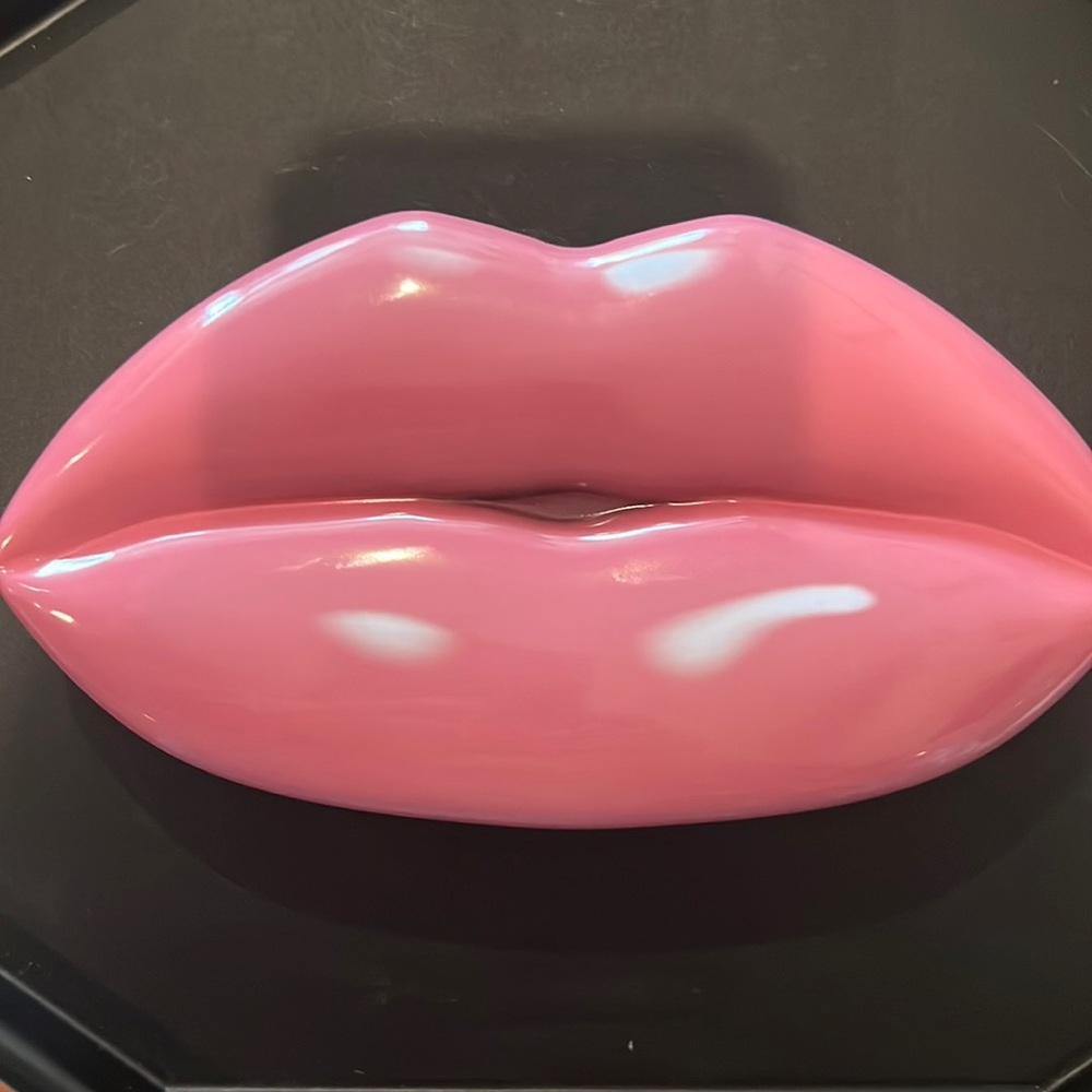 New never been used W7 kiss kit